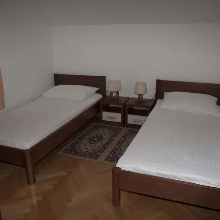 Pecnik Apartment Povljana